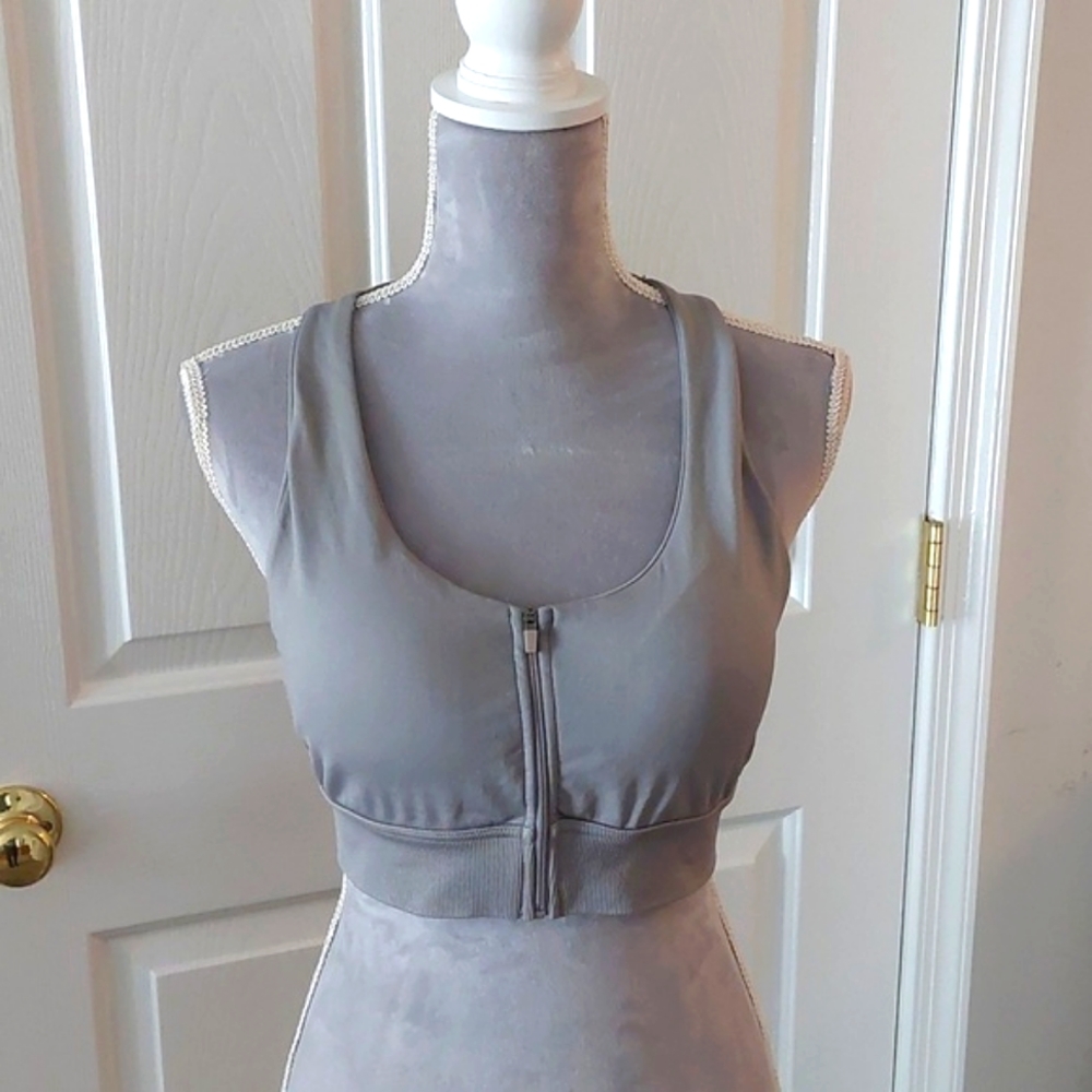 NWT 90 Degrees gray sports bra. Size L